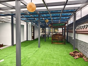 Césped artificial sintético para exteriores, alfombra verde de aspecto natural para uso en balcones y jardines. - Product Image 2