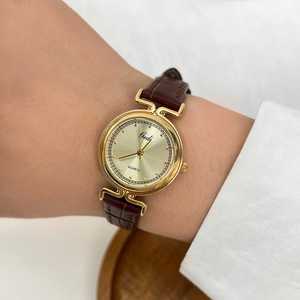 Reloj de pulsera retro para mujer con esfera verde, caja dorada, correa de cuero negra, resistente al agua, reloj de cuarzo para ir al trabajo. - Product Image 2
