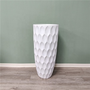 Jarrón de Fibra de Vidrio Moderno de Gran Tamaño, Estilo Nórdico Minimalista, con Relieve de Pintura Blanca, para Bodas, Hogar y Jardín - Product Image 5