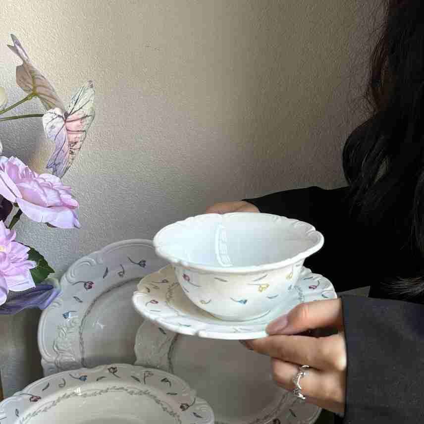 The bowl is served with 15*8 plates