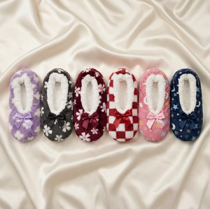 Chaussons d'intérieur en polaire pour femmes, de qualité supérieure, antidérapants, thermiques, doux, avec détail de revers en peluche, pour un usage quotidien - Product Image 1