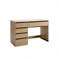 Bureau d'ordinateur moderne en bois avec tiroirs pour le bureau