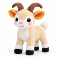 Peluche personnalisée en forme de chèvre crème avec cornes courbes brunes et sabots noirs, cadeau animal de la ferme en peluche