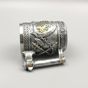 Jarra Decorativa Coleccionable con Diseño de Águila Bicéfala, Estilo Medieval - Product Image 2