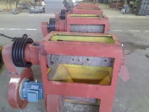 Moulin à riz automatique Jingliang à haute précision, mini-usine de décorticage de riz à moteur, équipement d'usine de riz à rouleaux abrasifs horizontaux, prix abordable, à vendre - Product Image 5