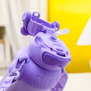 Botella de Agua Aislada al Vacío con Diseño de Oso de Dibujos Animados, de Acero Inoxidable, Gran Capacidad, para Niños, con Correa para Viajar - Product Image 1