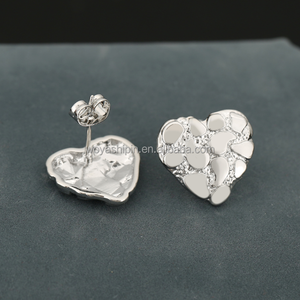 Orecchini a Forma di Cuore in Oro con Stile Irregolare Semplice, Gioielli da Regalo - Product Image 4