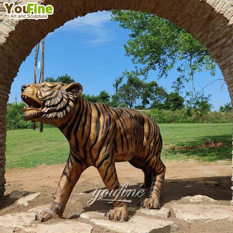 Novo design moderno tamanho de vida escultura do tigre bronze do jardim para ao ar livre