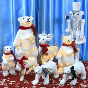 Figurine en peluche Ours polaire de Noël, faite à la main, écologique, ornement de table, décoration pour fêtes de fin d'année et centres commerciaux - Product Image 1