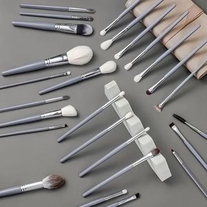 Ensemble de 26 pinceaux de maquillage professionnels en poils de chèvre et de renard des neiges pour poudre, fond de teint, anticernes, fard à joues et fard à paupières - Product Image 2