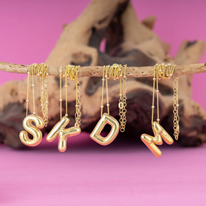 Collares con colgante de <span class=keywords><strong>oro</strong></span> con letras mayúsculas para mujer, collar de cadena gruesa, joyería de amistad para regalos de cumpleaños, venta al por mayor, 20 piezas - Product Image 1