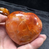 Vente chaude sculpté à la main grand cristal de guérison spirituelle artisanat cornaline coeur pierre de palmier pour cadeau ou ornement