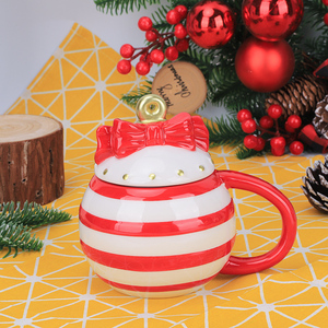 Redeco Vente flash Tasse à café en céramique avec couvercle Motif rayé Noeud <span class=keywords><strong>Flocon</strong></span> <span class=keywords><strong>de</strong></span> <span class=keywords><strong>neige</strong></span> pour la période des fêtes Décoration <span class=keywords><strong>de</strong></span> cuisine Cadeau - Product Image 4
