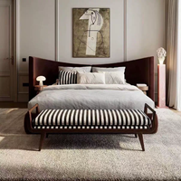 Cadre de lit rembourré en velours avec tête de lit incurvée, lit plateforme moderne avec banc en bois, mobilier de chambre à coucher de luxe