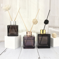 Bouteille diffuseur de parfum en verre noir translucide de forme carrée 100ml 120ml 200ml avec bouchon à vis de luxe, écologique et recyclable