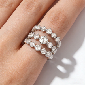 Anillo de compromiso y moda de plata personalizado con oro macizo de 10K/14K/18K, con circonitas cultivadas en laboratorio CVD de calidad IGI VVS-VS, corte brillante, estilo clásico y diseño en racimo. - Product Image 4