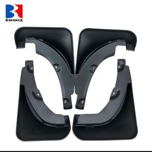 Accessoires automobiles : Bavettes de protection pour TOYOTA Rav4 2.4L 2009 2010 2011 2012 2013, en PP injecté - Product Image 3