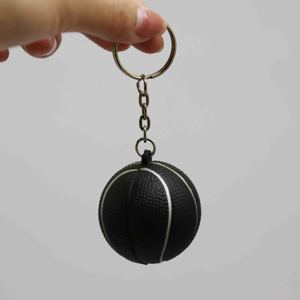 Porte-clés anti-stress en mousse noire en forme de ballon de basket - Product Image 2