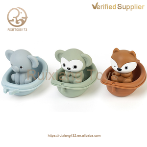 Jouets de <span class=keywords><strong>bain</strong></span> pour bébés unisexes 2026 : Nouveau set de jeu animaux marins mignons avec pulvérisation d'eau, 6 bateaux et 6 marionnettes à main - Product Image 3