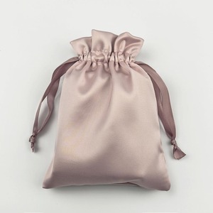 Sac à cordon en satin rose et bleu brumeux de haute qualité, pochette à bijoux en soie avec logo personnalisé, petits sacs cadeaux en tissu de luxe - Product Image 4
