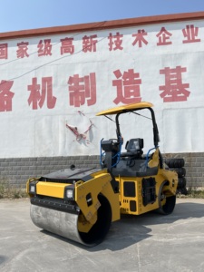 Rullo Compattatore <span class=keywords><strong>Vibrante</strong></span> a <span class=keywords><strong>Doppio</strong></span> Tamburo da 5 Tonnellate, 50 CV Diesel, Completamente Idraulico per Asfalto - Product Image 2