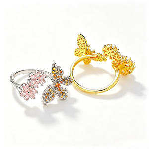 Anello alla moda a forma di farfalla e fiore, elegante gioiello bicolore, adatto per l'uso quotidiano da parte delle donne - Product Image 1