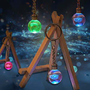 Nouveautés Porte-clés en cristal lumineux LED coloré, pendentif Poké Ball, porte-clés en cristal, porte-clés pour cadeau <span class=keywords><strong>de</strong></span> sportif préféré - Product Image 3