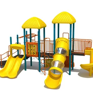 幼儿园户外游戏结构中的游乐场设备LLDPE儿童游戏区，带滑梯和面板