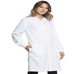 Bata <span class=keywords><strong>de</strong></span> laboratorio blanca unisex al por mayor, uniformes <span class=keywords><strong>de</strong></span> hospital <span class=keywords><strong>de</strong></span> algodón y poliéster 65/35, bata médica blanca personalizada unisex - Product Image 3