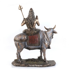Nirmala Handicrafts - Estatua de Nandi Shiva Hecha a Mano en Resina de Poliéster y Bronce, Ídolo Religioso Hindú Indio, Figura Decorativa Art Deco para Mesa o Escritorio - Product Image 4