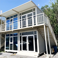 Maisons conteneurs multi-étages dotées d'un système de maison intelligente et de murs en verre pour un espace familial moderne, spacieux et intelligent
