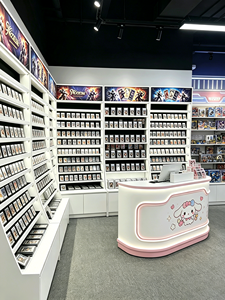 Vitrine Commerciale avec Porte et Éclairage LED pour Cartes à Collectionner, Présentoir en Bois Multi-Niveaux Personnalisé pour Collection de Cartes - Product Image 3