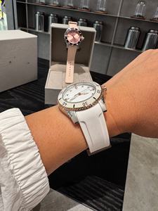 Ispirato ai <span class=keywords><strong>Classici</strong></span>, con Stili Tradizionali e Prestazioni Superiori, Vibrante e Dinamico ma che Emana un Fascino Elegante - Product Image 3