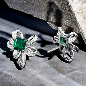 Boucles d'oreilles carrées à ruban pour femmes, design géométrique pour le soir et le quotidien - Product Image 3