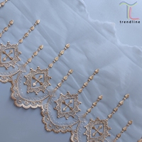 Broderie liturgique ecclésiastique à motifs croisés, voile suisse, dentelle française pour l'église