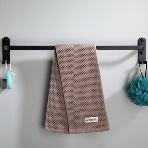 Porte-serviettes mural moderne en fer doré à poteau unique, résistant à la rouille, pour salle de bain d'hôtel - Product Image 4