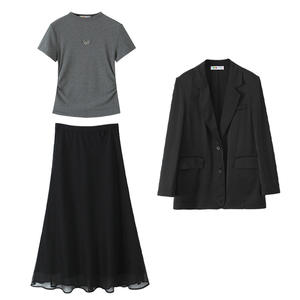 ชุดเดรสผู้หญิงไซส์ใหญ่รันฉี เสื้อสีเทา กระโปรงสีดำ เอวเข้ารูป คอสูง สีพื้น ผ้าเรยอน - Product Image 1
