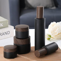 Ensemble d'emballages cosmétiques en verre noir mat en gros avec couvercle en bois, flacon pompe, pot à crème, flacon compte-gouttes pour sérum pour les soins de la peau