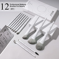 Nouvelle Arrivée Kit de Pinceaux de Maquillage Professionnels Blancs avec Logo Personnalisé, Poils Synthétiques en Soie de Maïs, Ensemble de Pinceaux Végans de Luxe avec Support