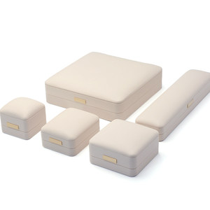 Caja de Embalaje de Joyería de Cuero de Lujo con Logotipo Personalizado <span class=keywords><strong>al</strong></span> <span class=keywords><strong>por</strong></span> <span class=keywords><strong>Mayor</strong></span> <span class=keywords><strong>para</strong></span> Collar de Perlas, Pulsera, Colgante, Pendientes, Anillo, Caja de Almacenamiento <span class=keywords><strong>para</strong></span> Regalo - Product Image 3