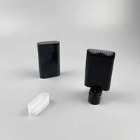 Fournisseur de conception à chaud OEM Récipient de déodorant 20g PP avec pinceau Twist up Sunscreen Stick Déodorant Emballage cosmétique personnalisé