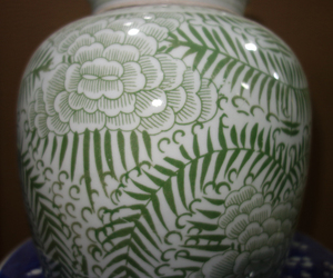 Flessen & Potten Vintage Chinese Groene Geglazuurde Gemberpot Shiwan Aardewerk Montclair Papegaaien Groene En Witte Gemberpot - Product Image 4