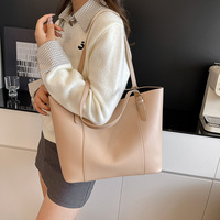 Sac fourre-tout classique élégant noir uni avec boucle et poignée, idéal pour le quotidien, le travail, le shopping, les voyages et comme cadeau pour femme.