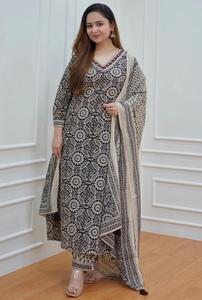 ชุดสูท Anarkali Salwar สำหรับงานแต่งงานที่หรูหรา - Product Image 6