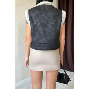 Chaleco corto negro para mujer con bolsillos, de piel sintética, sin mangas, talla M - Product Image 1