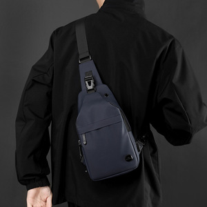 Bolso de Pecho para Hombre de Nailon de Alta Calidad, Ligero, Moderno, para Viajes, Gimnasio, Correr, con Correa para el Hombro, USB y Conector para Auriculares - Product Image 3