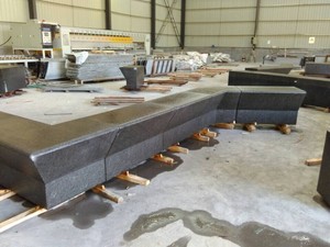 Shandong Pierre Gris Noir Granit <span class=keywords><strong>Prix</strong></span> Par <span class=keywords><strong>M2</strong></span> Route Pavage Pierre Kerbstone Curbstone - Product Image 2