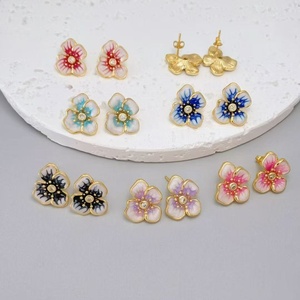 Brincos de Laço Esmaltados Banhados a Ouro 18K com Zircônia em Formato de Coração para Mulheres, Joia da Moda, Presente Delicado e Fofo em Cores Vibrantes - Product Image 6