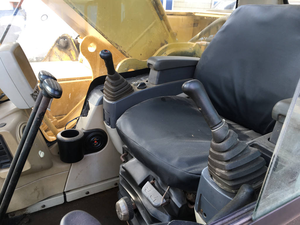 รถขุดตีนตะขาบขนาดกลาง Caterpillar 325C มือสอง 25 ตัน พร้อมเครื่องยนต์ เกียร์ ปั๊ม และมอเตอร์ - จัดส่งรวดเร็ว มีจำหน่ายแล้ว - Product Image 6