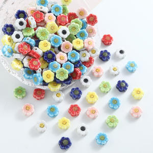 Accessoires <span class=keywords><strong>de</strong></span> bijouterie DIY : Petites <span class=keywords><strong>perles</strong></span> en céramique en forme <span class=keywords><strong>de</strong></span> marguerite souriante, colorées, trou vertical, en vrac, <span class=keywords><strong>lot</strong></span> <span class=keywords><strong>de</strong></span> <span class=keywords><strong>perles</strong></span> - Product Image 4